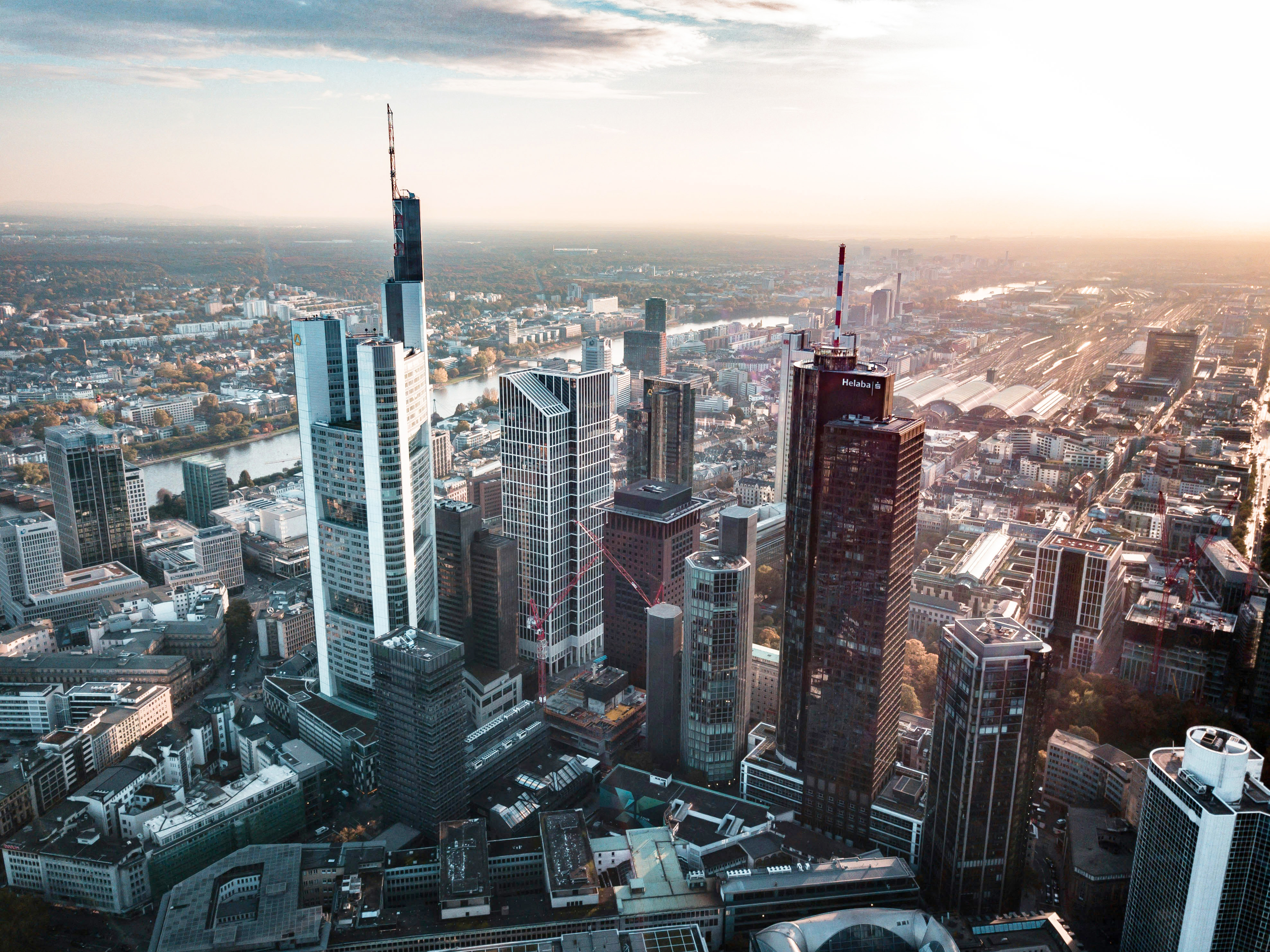 Die Frankfurter Skyline von schräg oben